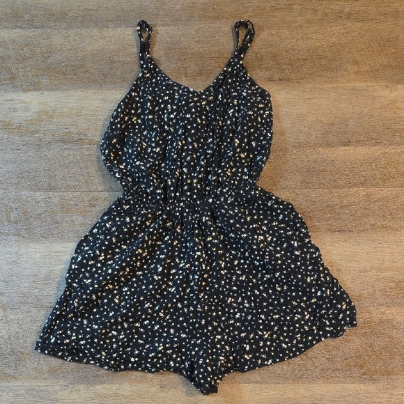 H&M Black and White Floral One Piece Romper. Size XXS - Picture 1 of 3